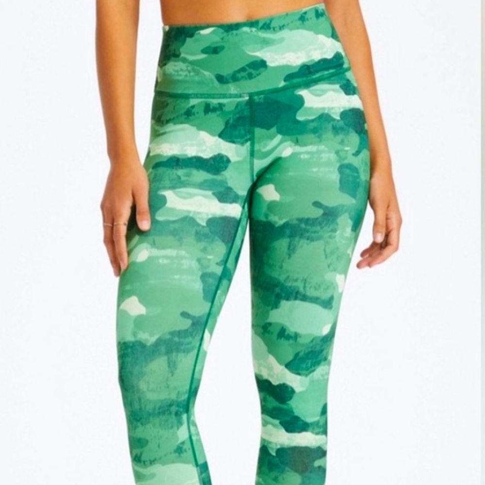 “Celadon Zenith” Legging 🦋 The Define High-Waisted Legging 🦋 XS 🦋